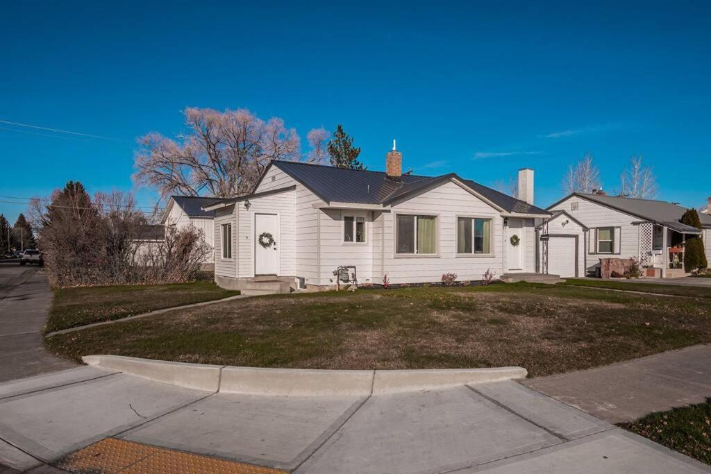 Professionally Designed Central Idaho Falls Home - 4 Bed 2 Bath Exteriör bild